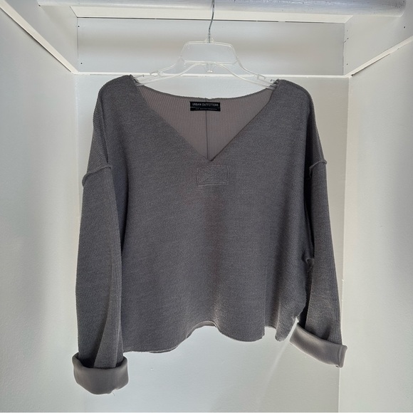 UO small grey sweater material long sleeve wide arms - Picture 1 of 4